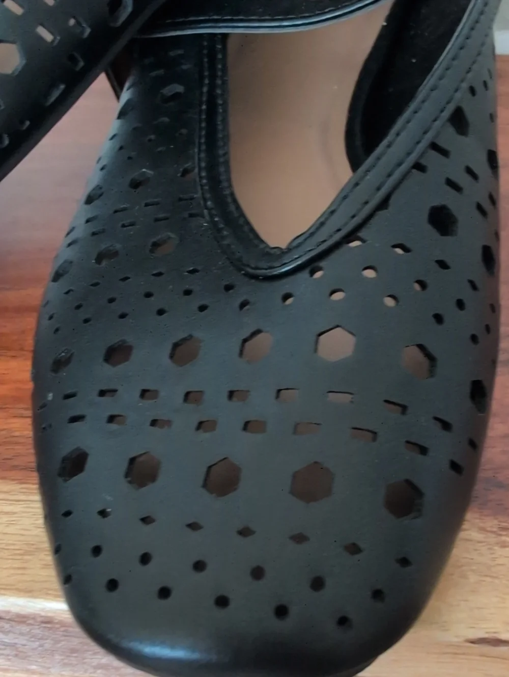 NWT Old Navy Black Perforated Mary Jane Balley Flats 7.5